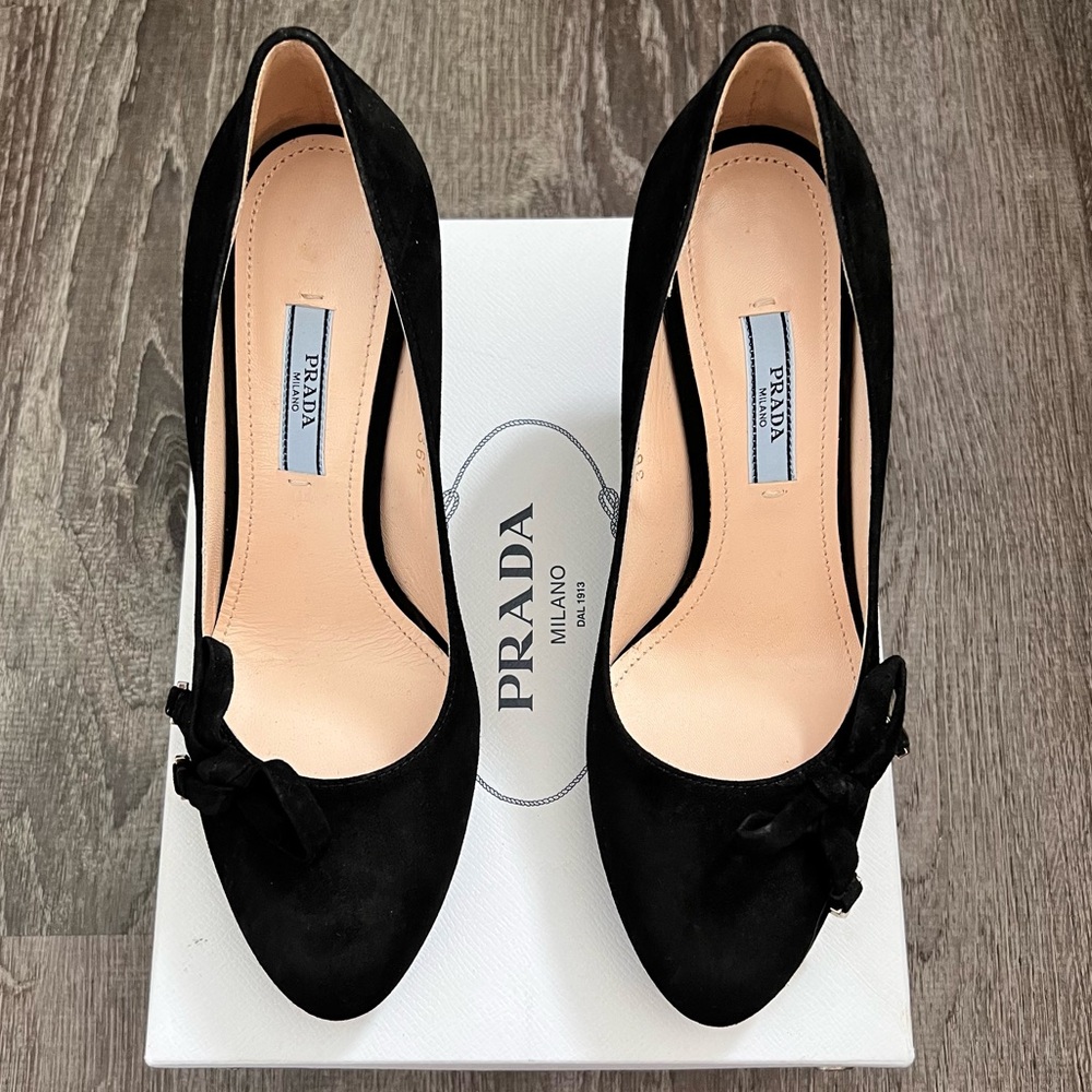 Prada Pumps with Bow - Black Suede - Never Worn